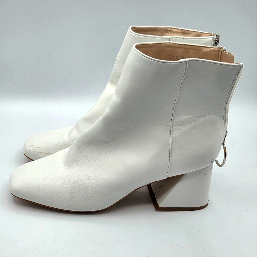 Womens BooHoo‎ White Boots Booties with Stylish Zipper in back Size 5